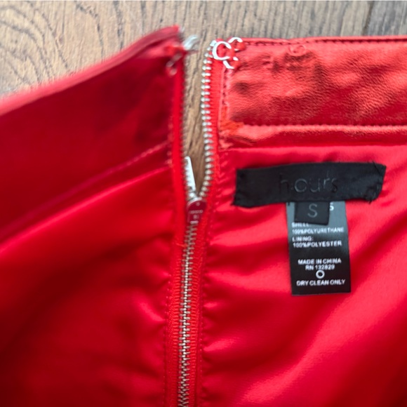H:ours red metallic mini skirt - Picture 2 of 4